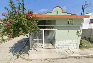 Casa en fraccionamiento en  Villa Alegre 241, Villas De San Clemente, Álamo, Veracruz, México