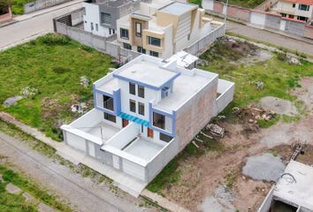 Casa en  8v6m+mx5, Ibarra, Ecuador