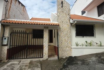 Casa en  Calle Alberto Guerrero Martínez, Cuenca, Ecu