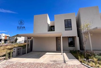 Casa en condominio en  Condominio Flama, 2da Cerrada De Altozano, Santiago De Querétaro, Querétaro, México