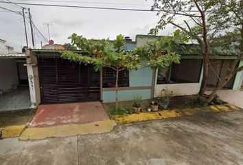 Casa en  Quetzáles, Las Arboledas, Fraccionamiento Las Arboledas, Veracruz, México