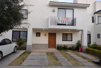 Casa en fraccionamiento en  Fraccionamiento Bosques Del Pedregal, Boulevard Jorge Vértiz Campero, Lomas De Medina, León, Guanajuato, México