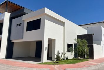 Casa en fraccionamiento en  Fraccionamiento Residencial Lombardia, Irapuato, Guanajuato, México