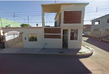Casa en  C. Isabel Múzquiz 20, Infonavit Fundadores, 88275 Nuevo Laredo, Tamps., México