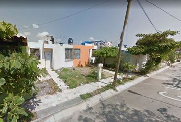 Casa en  Calle Valle De Los Limones, Valle Paraíso, Manzanillo, Colima, México