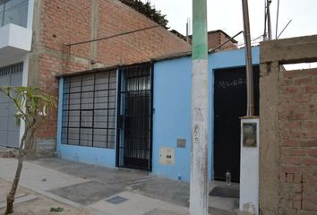 Casa en  Calle Los Claveles, Puente Piedra, Lima, 15117, Per