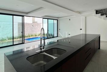 Casa en  Aqua Residencial, Avenida Huayacán, Cancún, Quintana Roo, México