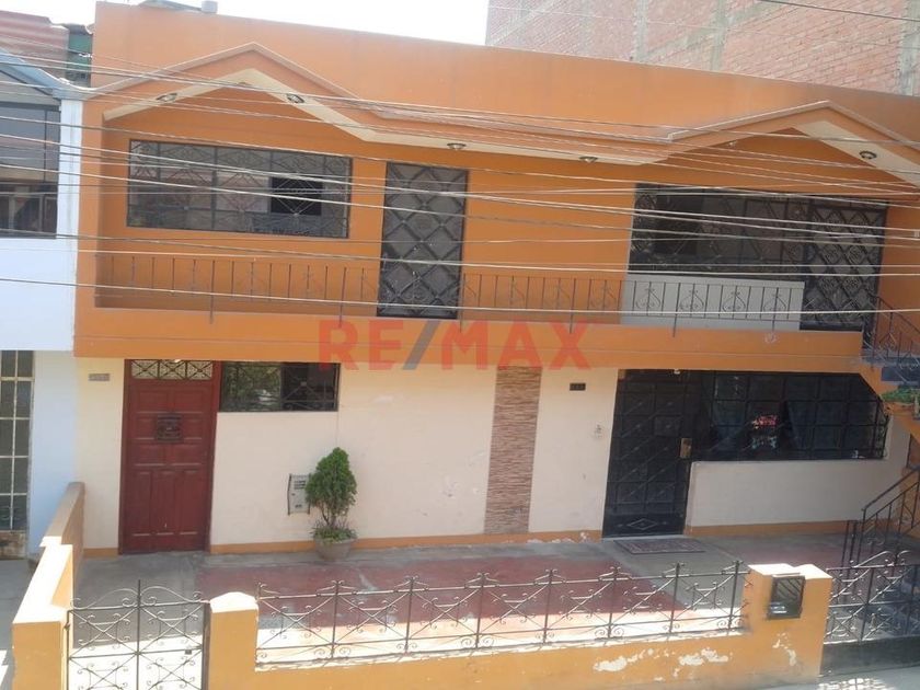 Casa en venta Pje. Manuel Valega Sayan, Los Olivos, Perú