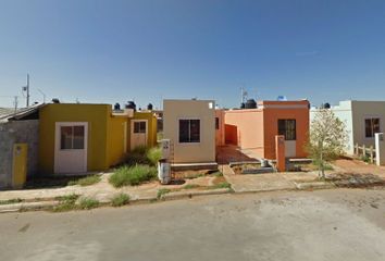 Casa en  Avenida Jacaranda, Valle Elizondo, Nuevo Laredo, Tamaulipas, México