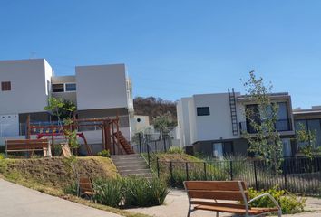 Condominio horizontal en  Colinas De San Isidro, Avenida Camino De Los Parques, Colinas De San Isidro, Zapopan, Jalisco, México