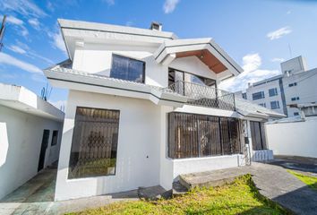 Casa en  De Los Lirios, Quito, Ecuador