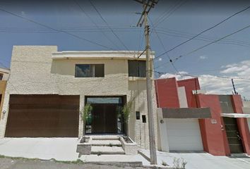 Casa en  Calle Paseo De Los Mil Diez 227, Lomas Del Sahuatoba, 34108 Victoria De Durango, Durango, México