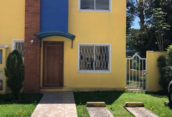 Casa en  Conjunto Pinar De La Sierra, Avenida San Pedro De Taboada, Conocoto, Quito, Ecuador