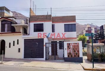 Casa en  Alameda Del Corregidor 2802, Lima, Perú