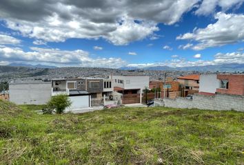 Terreno Comercial en  Javier Espinosa, Quito, Ecuador