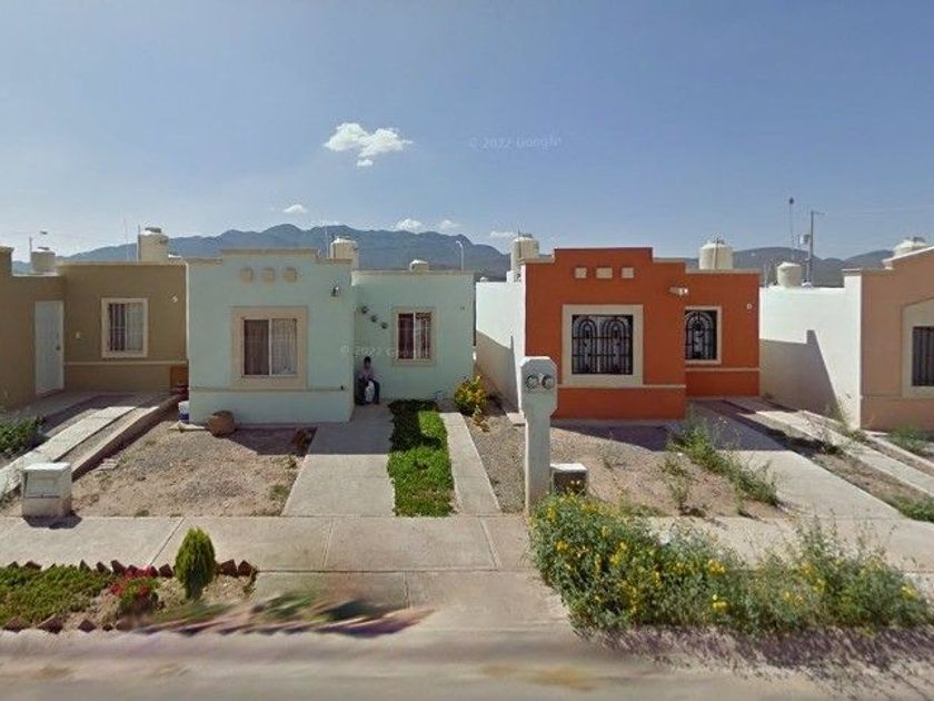 venta Casa en Satélite Norte, Saltillo, Coahuila (YR3FM21983)