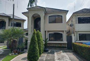 Casa en  Avenida Principal Urbanización Santa María De Casa Grande, Guayaquil, Ecuador