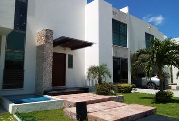 Casa en fraccionamiento en  Club Residencial Azul, Champotón, Ciudad Del Carmen, Campeche, México