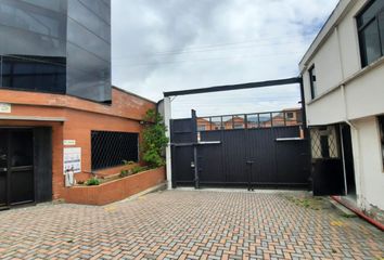 Bodega-Galpon en  Tadeo Benítez & Avenida Juan De Selis, Quito, Ecuador