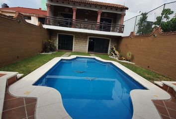 Casa en fraccionamiento en  Calzada De Los Reyes, Jardin Tetela, Cuernavaca, Morelos, México