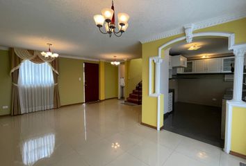 Casa en  Pg85+wxm, Av. Ponce Enriquez, Quito, Ecuador