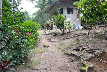 Terreno Comercial en  Puerto Quito, Ecuador