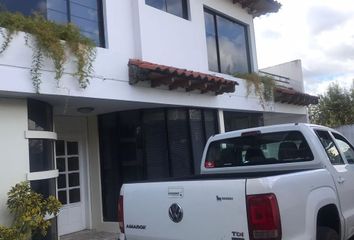 Casa en  Miraflores, Ambato, Ecu
