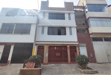 Casa en  Calle Uno, Ur. Alameda De Ate Etapa I, Ate, Lima, 15498, Per