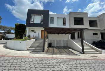 Casa en  Tola Chica, Tumbaco, Quito, Ecuador