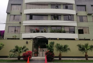 Departamento en  Calle Augusto Angulo 561, Lima, Perú