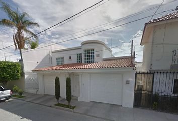 Casa en fraccionamiento en  Las Rosas, Jardines De San Francisco, San Francisco Del Rincón, Guanajuato, México