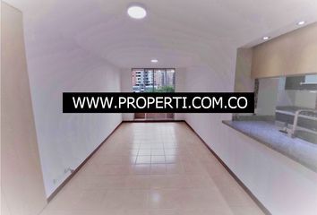 Apartamento en  Loma San Julián, Calle 27, La Candelaria, Medellín, Antioquia, Colombia