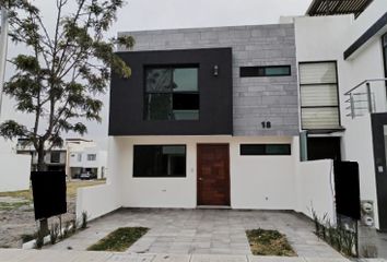 Casa en fraccionamiento en  Avenida Triunfo Maderista, José María Pino Suárez, Puebla, 72020, Mex