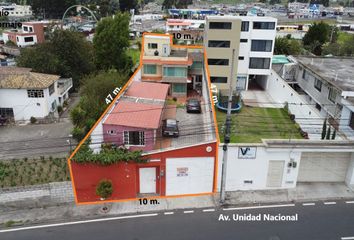 Casa en  Avenida Unidad Nacional, Latacunga, Ecu
