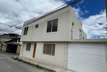 Casa en  Calle S43d, Quito, Ecu