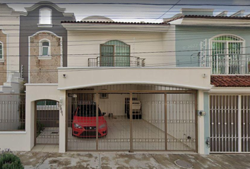 Casa en  Calle Quebrada, Bosques De La Victoria, Guadalajara, Jalisco, México