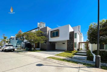 Casa en fraccionamiento en  Condominio Puerta Plata, Avenida Universidad, Puerta Plata, Zapopan, Jalisco, México