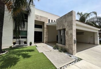 Casa en fraccionamiento en  Priv. Jacarandas, Las Jacarandas, Sin Nombre De Colonia 64, Monterrey, Nuevo León, México