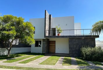Casa en condominio en  Rinconada Santa Anita, Santa Anita, Santa Ana, Jalisco, México