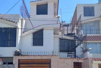 Casa en  Urb Los Naranjos, José Luis Bustamante Y Rivero, Arequipa, Perú