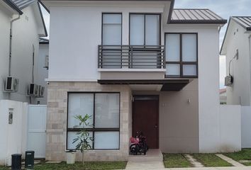 Casa en  Urbanizacion Napoli, Elias Dau Briones, Ecuador