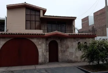 Casa en  Calle Felipe Pinglo Alva, La Estancia, La Perla, Perú