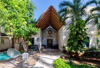 Casa en  Quintas Los Alamos, Cancún, Quintana Roo, México