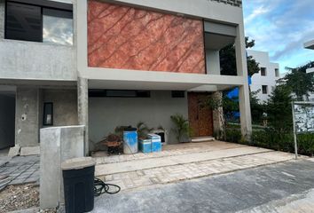 Casa en fraccionamiento en  Residencial Arbolada By Cumbres, Avenida Huayacán, Cancún, Q Roo, México