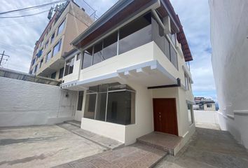 Casa en  Nuño De Valderrama & Fray Bartolomé De Las Casas, Quito, Ecuador