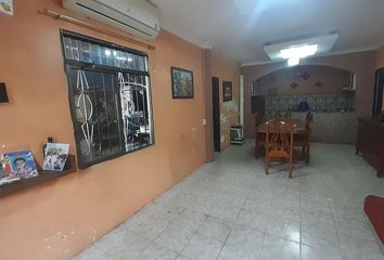 Casa en  7ma Avenida 221, Machala, El Oro, Ecuador