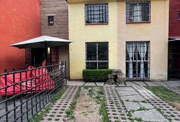 Casa en fraccionamiento en  C. Cedros 1, Los Portales, 54910 Fuentes Del Valle, Méx., México