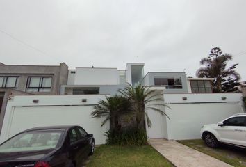 Casa en  Alameda Agua Marina, Ur. Las Brisas De Villa, Chorrillos, Lima, 15067, Per