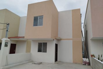 Casa en  Urbanización Villa Geranio 2, Via Chongon, Guayaquil, Ecuador