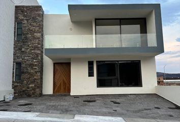 Casa en fraccionamiento en  Casa Club Alamos Tres Marias, Retorno Los Cedros, Michoacán, México